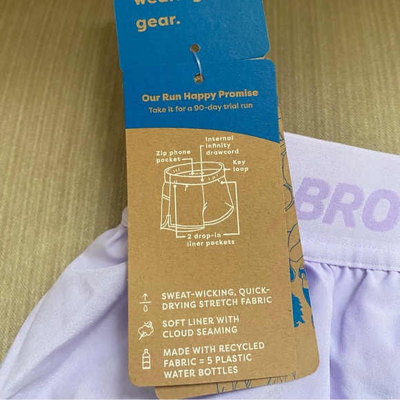 Brooks 3” women’s Chaser Shorts violet dash size large NWT - Picture 9 of 9